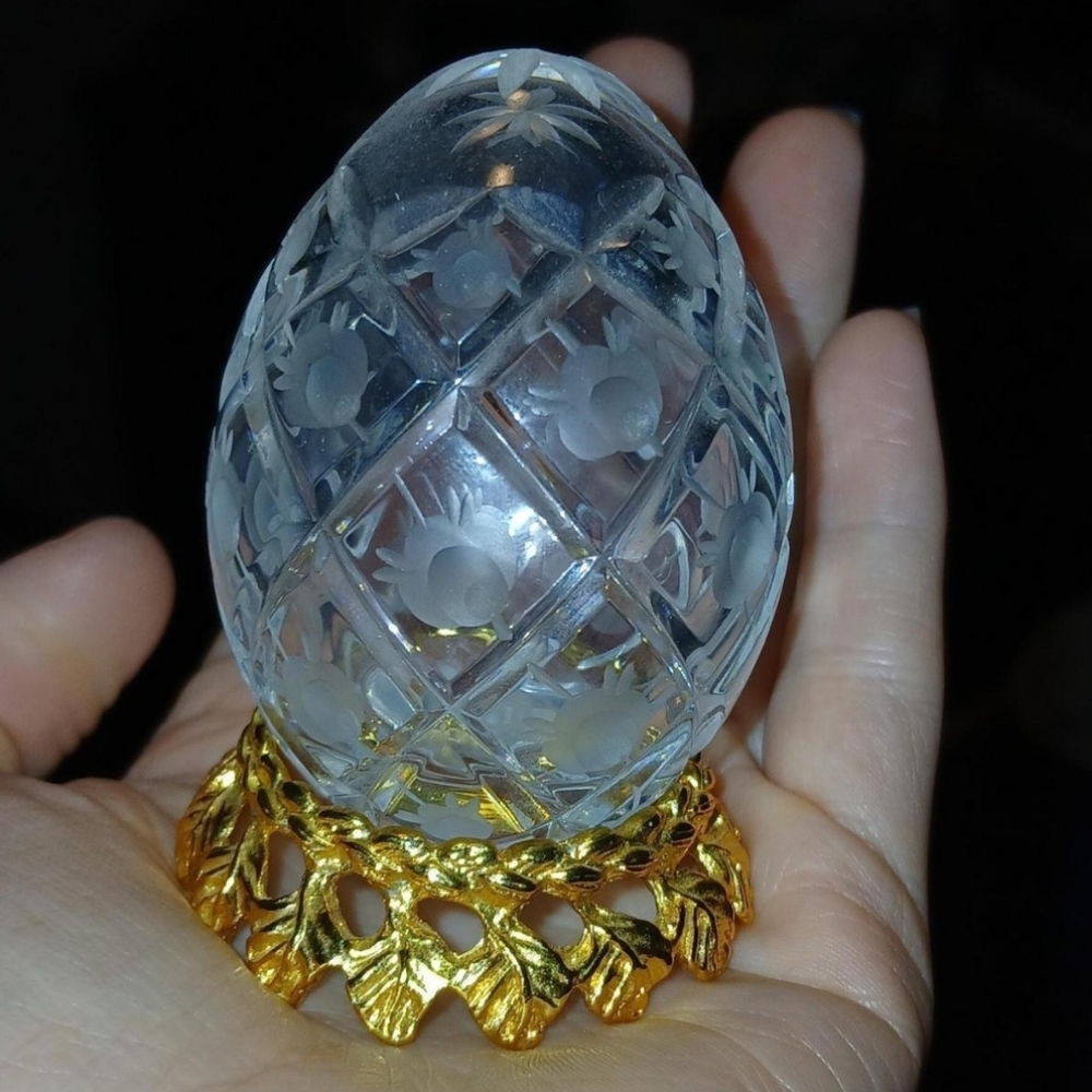 AUTHENTIC Faberge Rose Trellis Etched Crystal Egg With Gold Stand